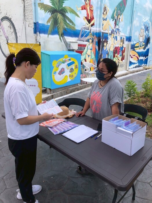 美麗的海岸線，熊都蘭的二手市集也可以找到我們中心同仁努力宣導的身影